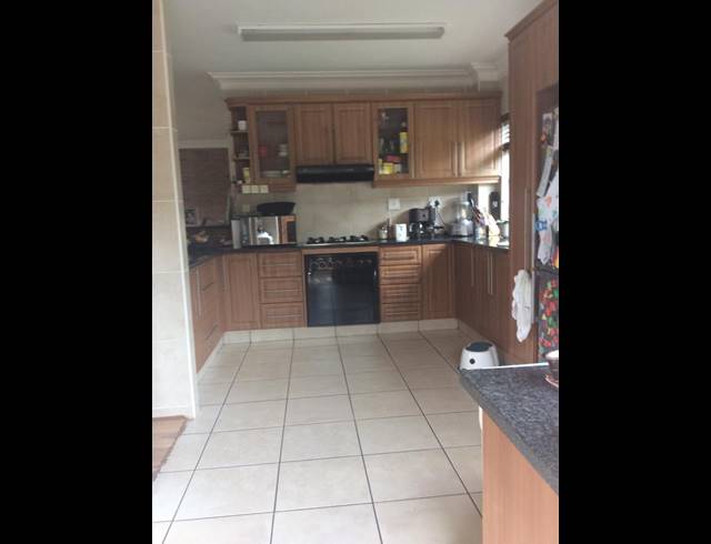 3 BEDROOM HOUSE RENTED IN CLIFTON HILL ESTATE